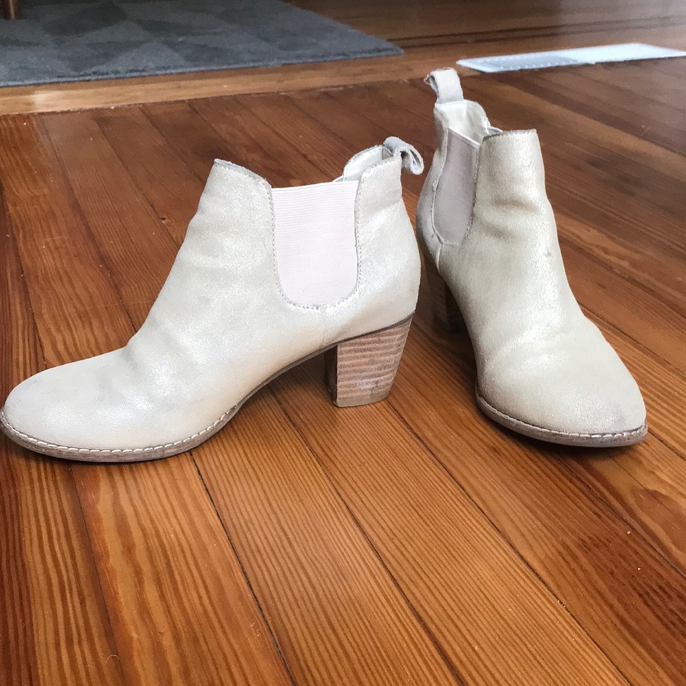 Light gold/tan leather  booties